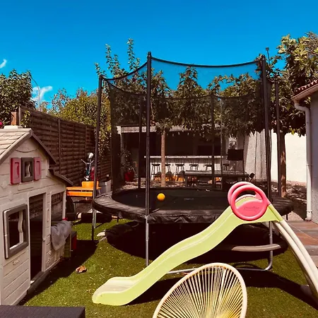 Prázdninový dům Maison Vintage Avec Grand Jardin Thuir