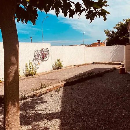 Prázdninový dům Maison Vintage Avec Grand Jardin Thuir